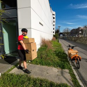 Récupération des colis avant livraison à vélo dans tous Genève.